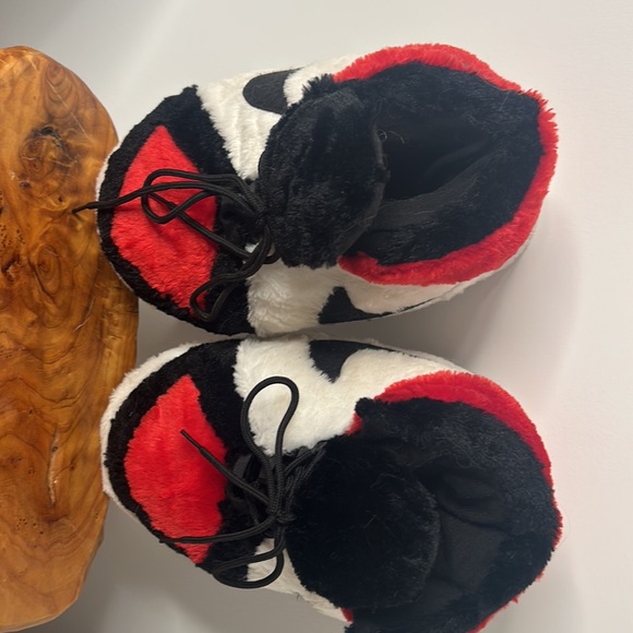 These are Jordan 1’s fuzzy, cozy, house shoes for the sneaker head in you. - Picture 4 of 10